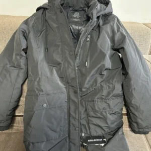 Anna Suhuan Black Slim-Fit Winter Jacket Hooded Women's Size 4 READ