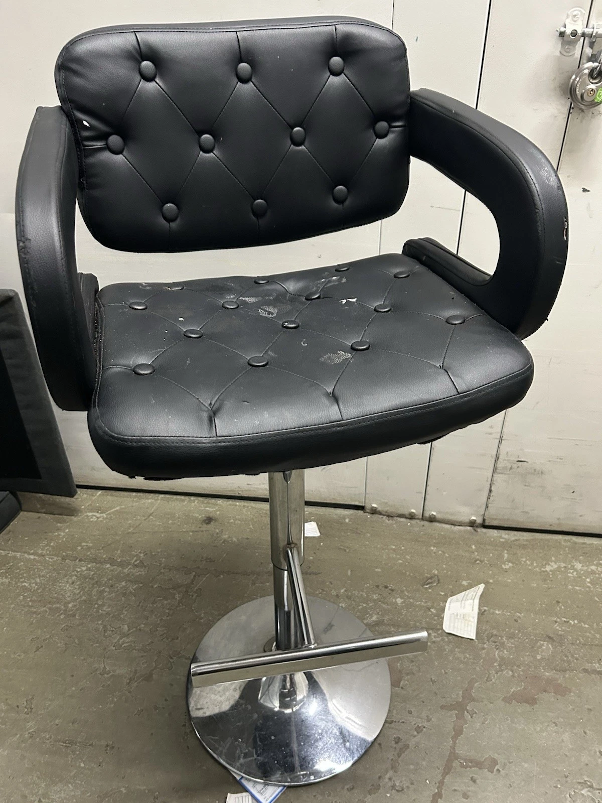 salon chair used - Image 3