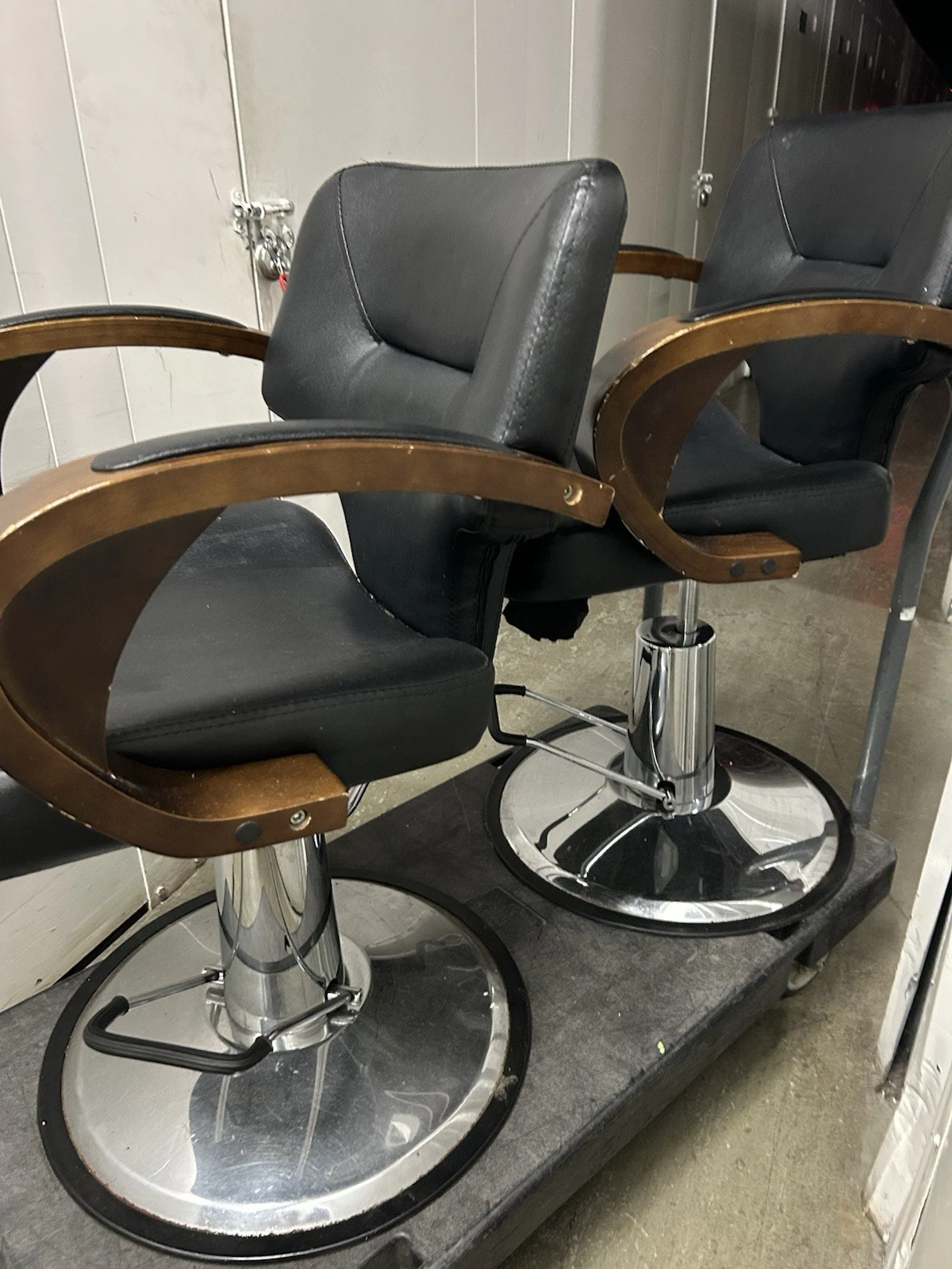 salon chair used - Image 2