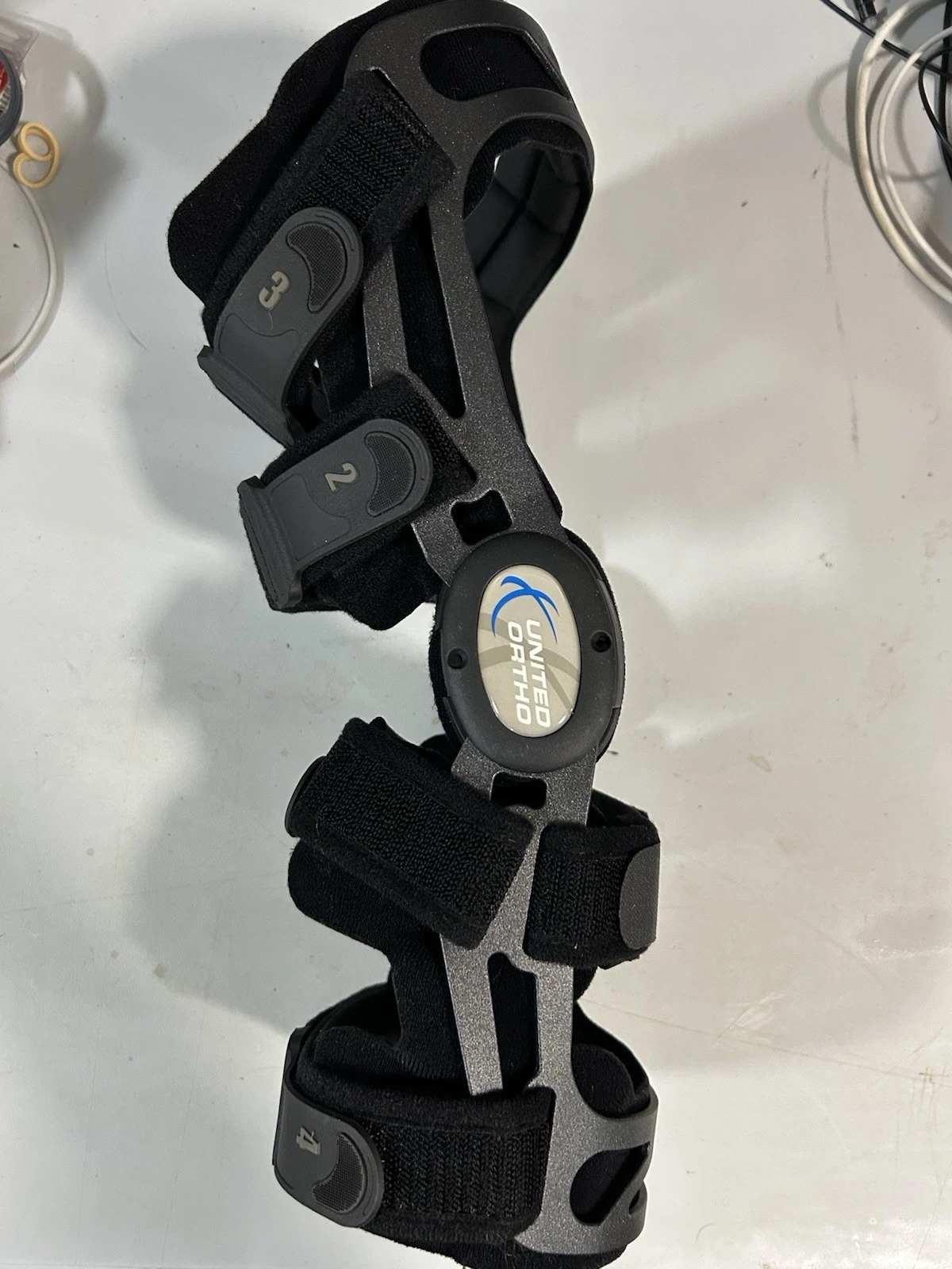 United Ortho 300542-05 Functional ACL Knee Support Brace, Left Leg, Medium - Image 8