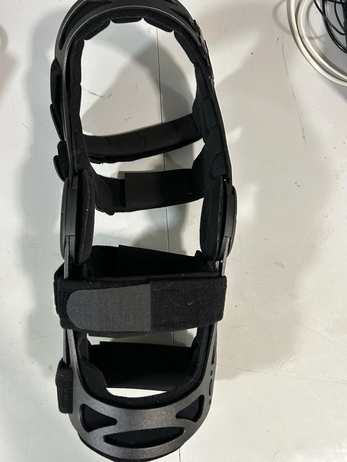 United Ortho 300542-05 Functional ACL Knee Support Brace, Left Leg, Medium - Image 7