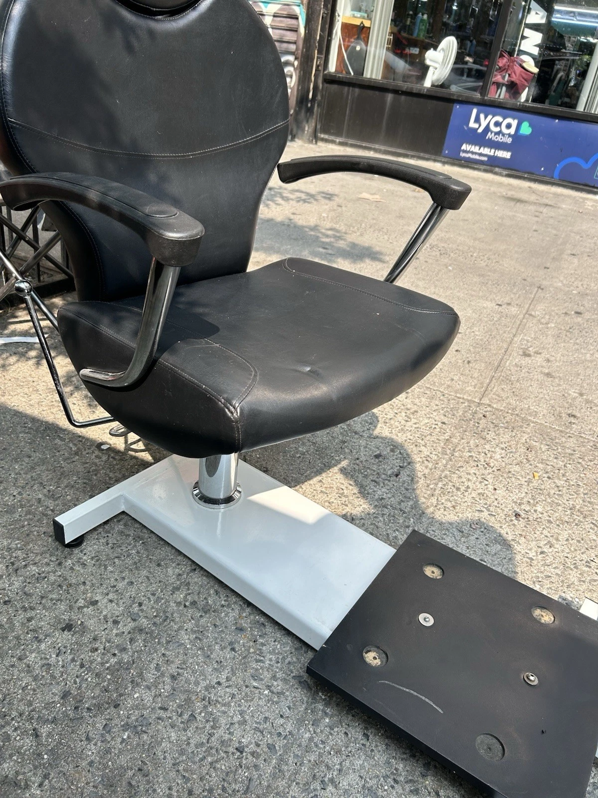 salon chair used - Image 9