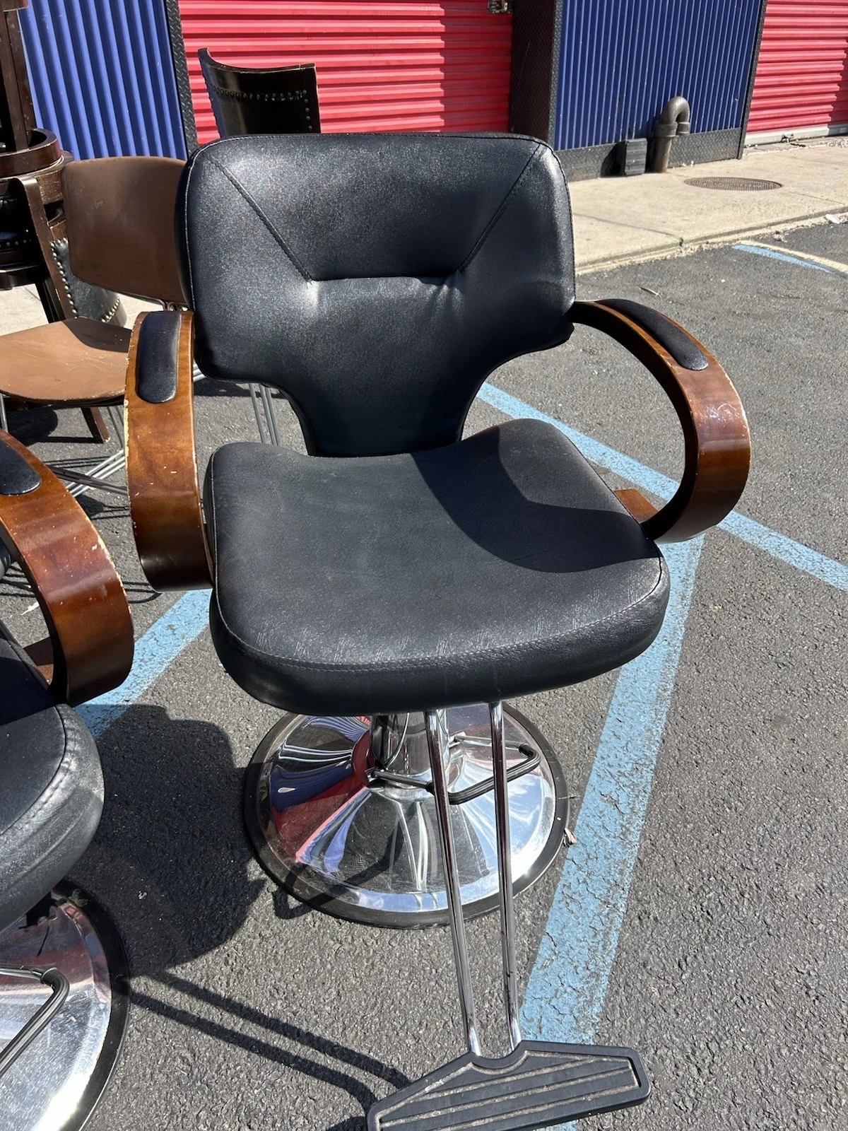 salon chair used - Image 5