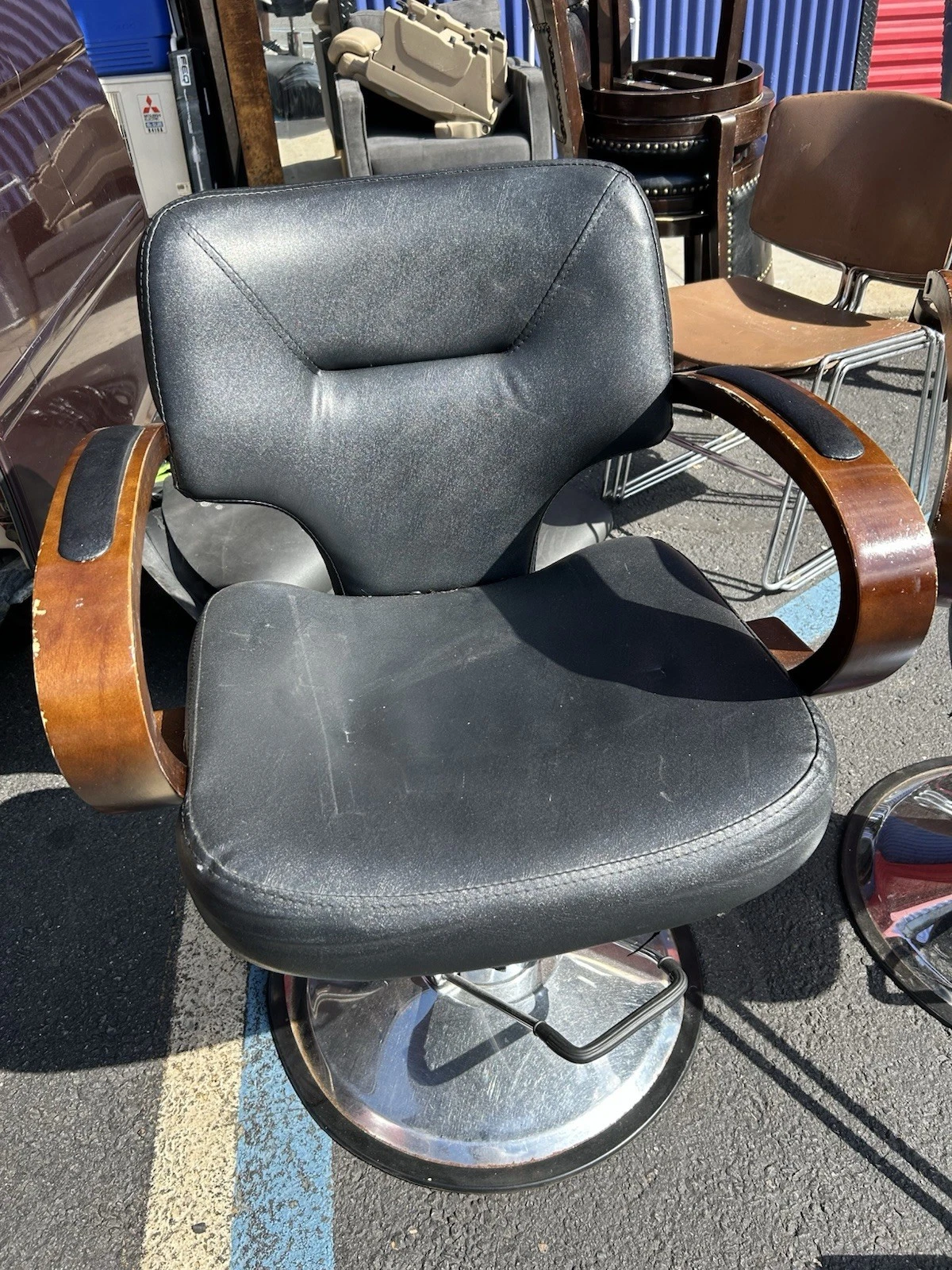 salon chair used - Image 4