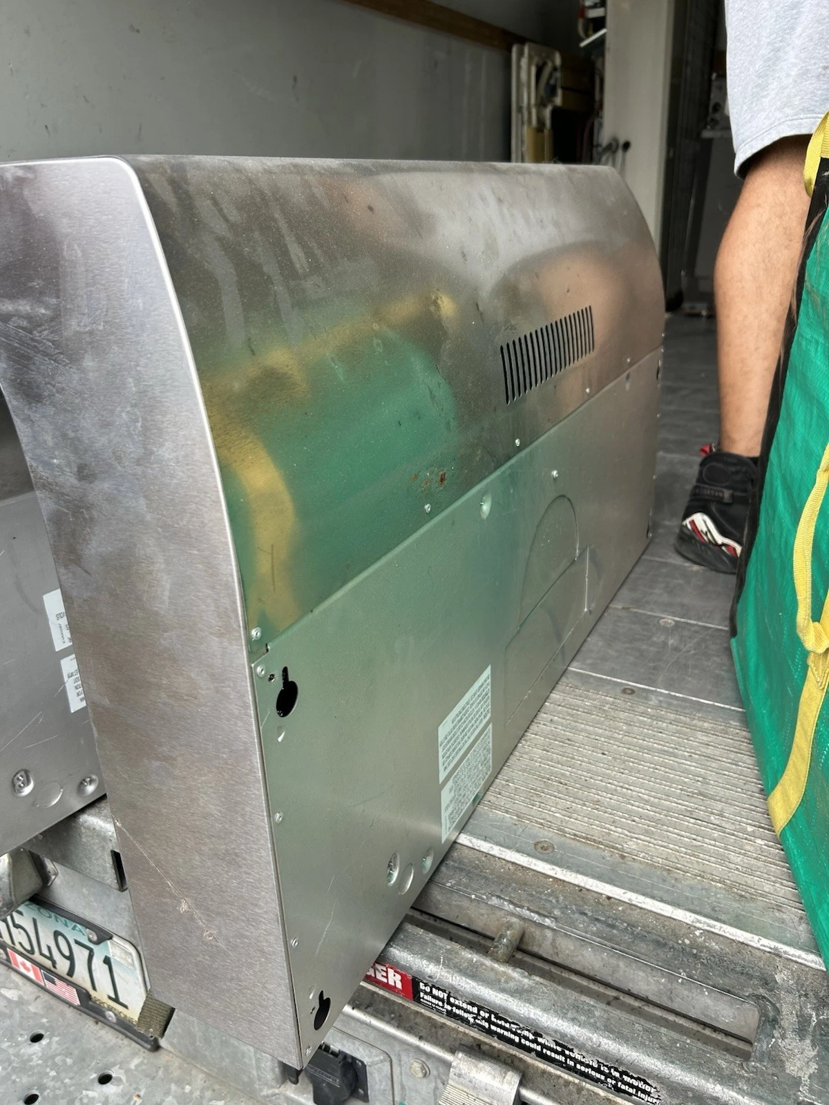 Valore Cascade 35” Contemporary Under Cabinet Range Hood. - Image 5