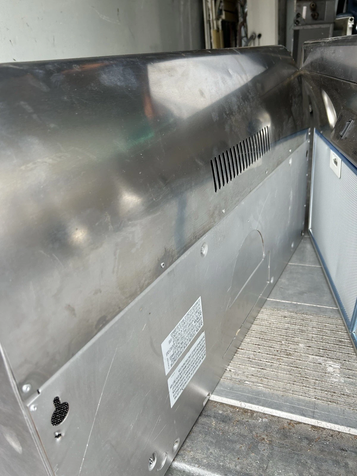 Valore Cascade 35” Contemporary Under Cabinet Range Hood. - Image 4