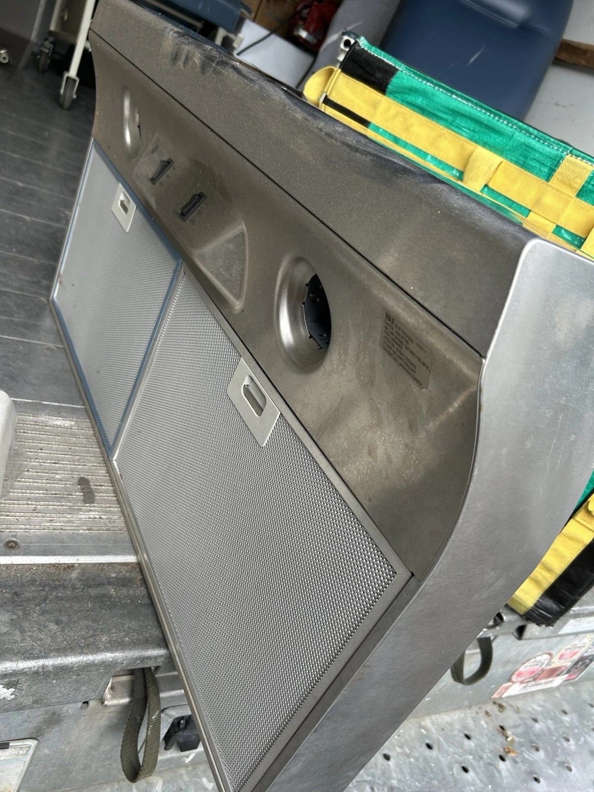 Valore Cascade 35” Contemporary Under Cabinet Range Hood. - Image 3