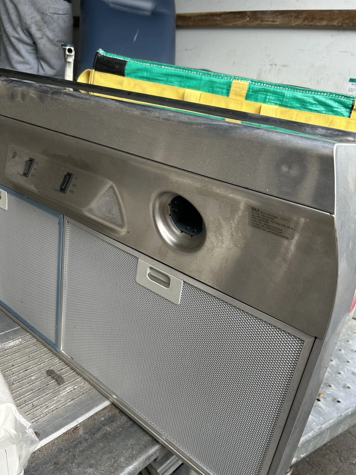 Valore Cascade 35” Contemporary Under Cabinet Range Hood. - Image 2