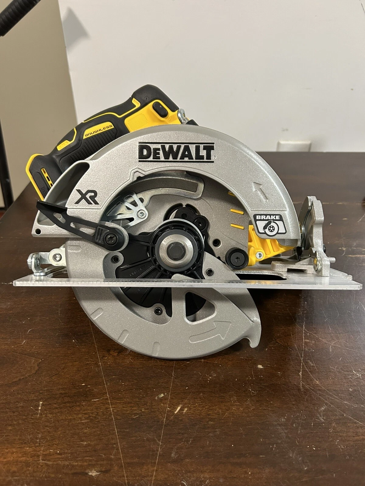 DEWALT 20V MAX* XR Brushless Cordless 7-1/4 in.